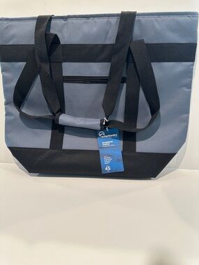 NWT Outerbanks Insulated Cooler Bag holds up to 45 cans of your favorite drinks